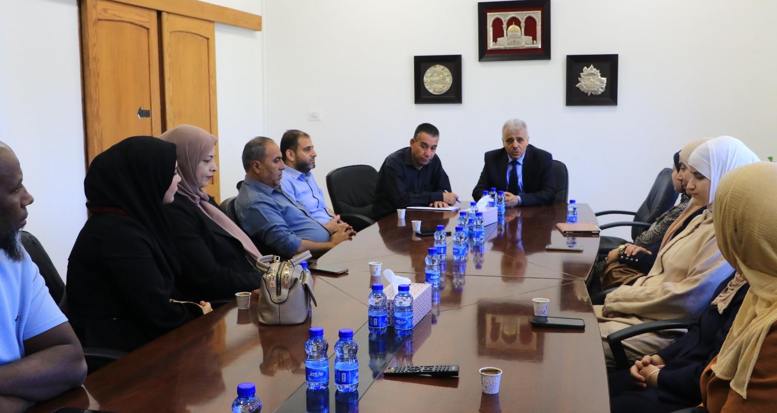 لقاء الوزير مع أبطال تحدي القراءة على مستوى فلسطين 