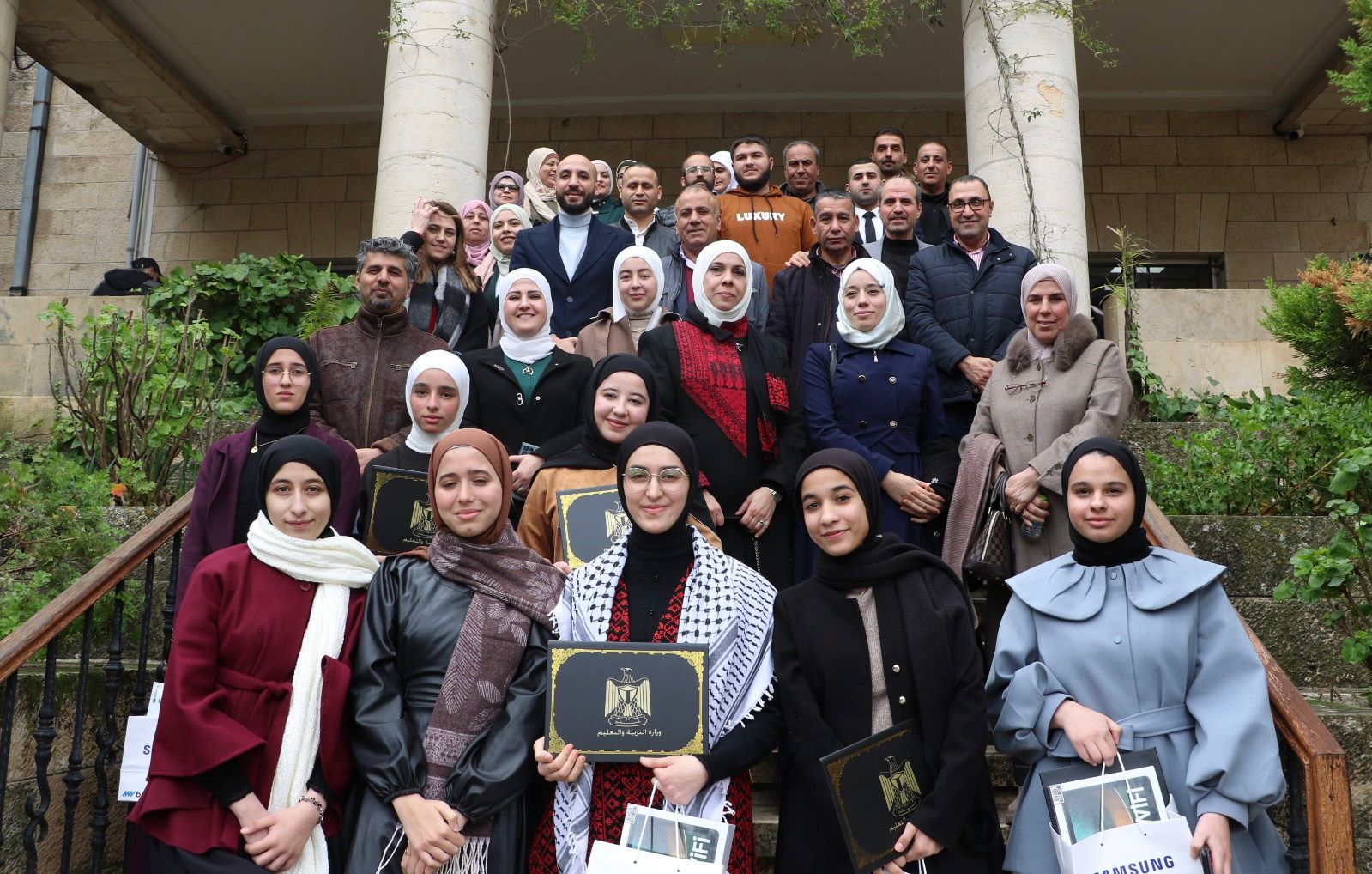 تكريم الطلبة الفائزين بمسابقة "استرداد بالكلمات"