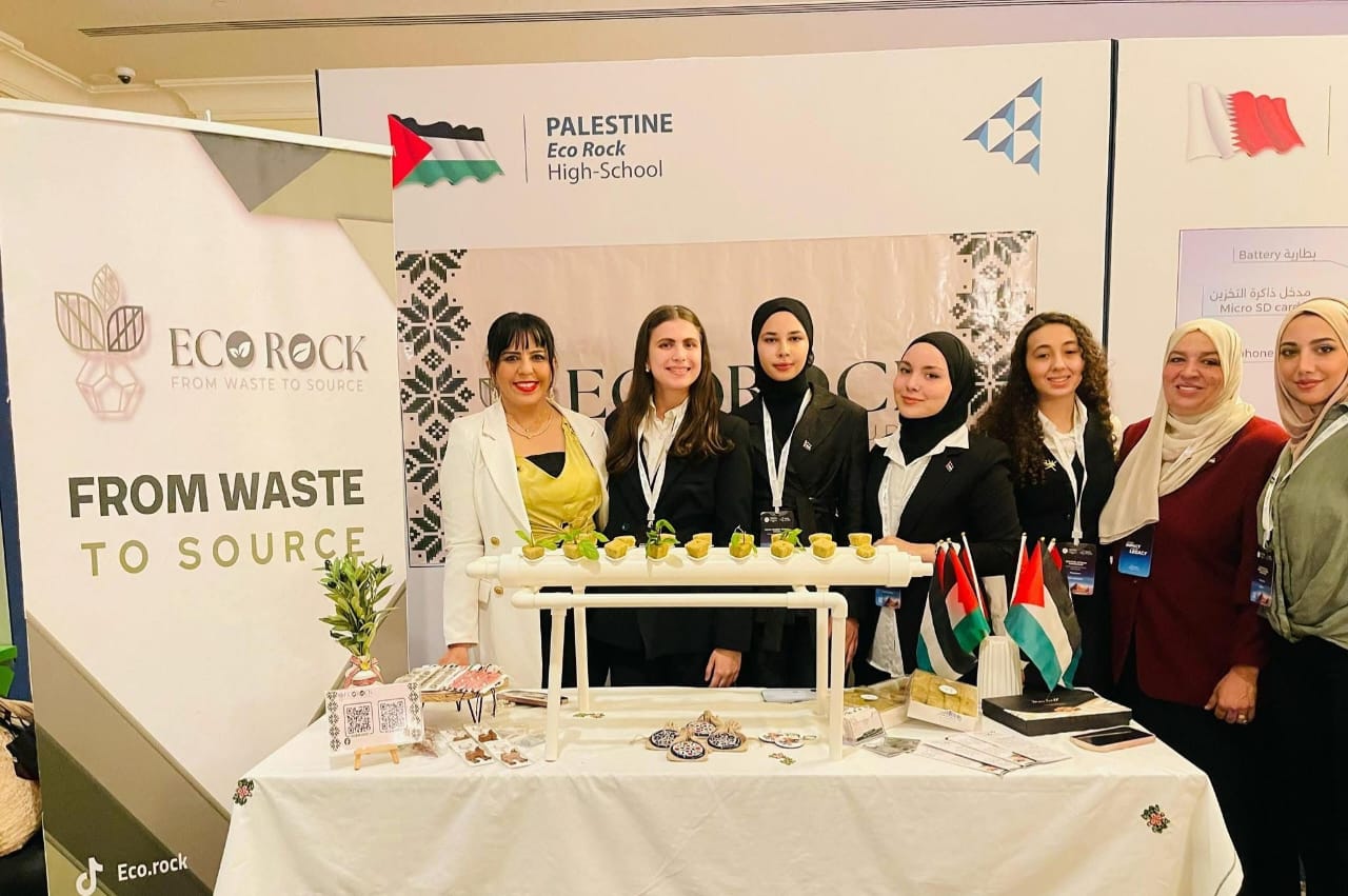 فوز مدرسة من طولكرم بجائزة أفضل شركة طلابية عربية