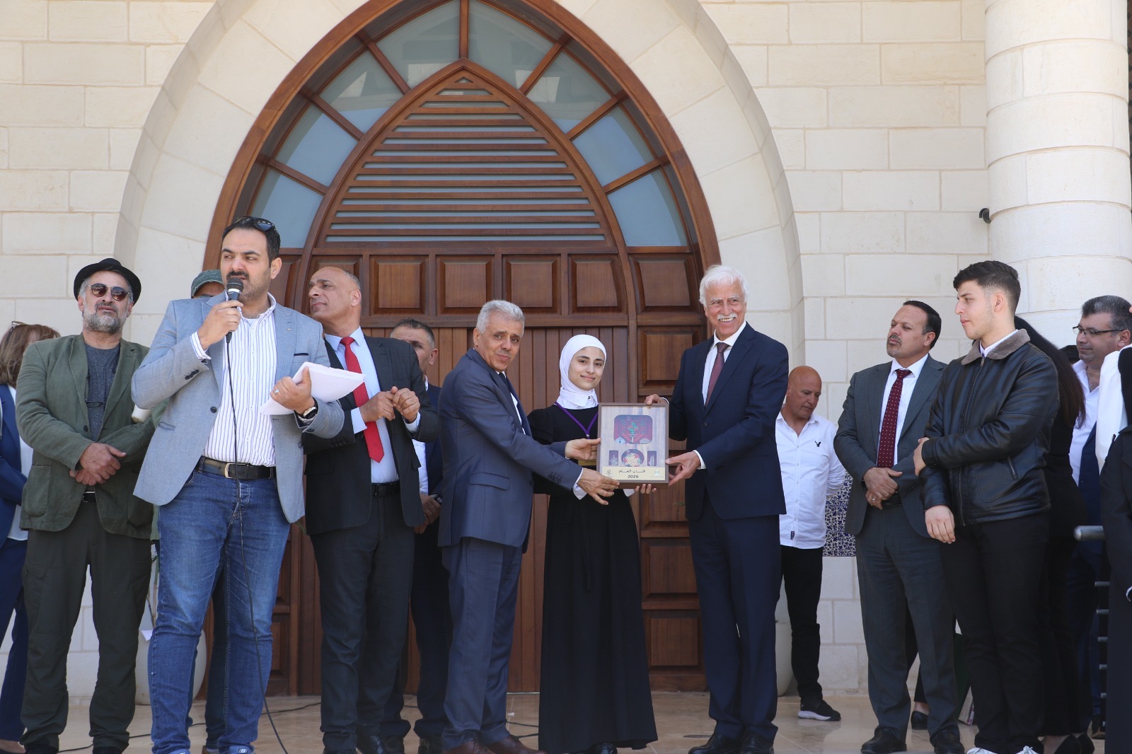 الطالبة نجاة صرصور تنال لقب "فنان العام"