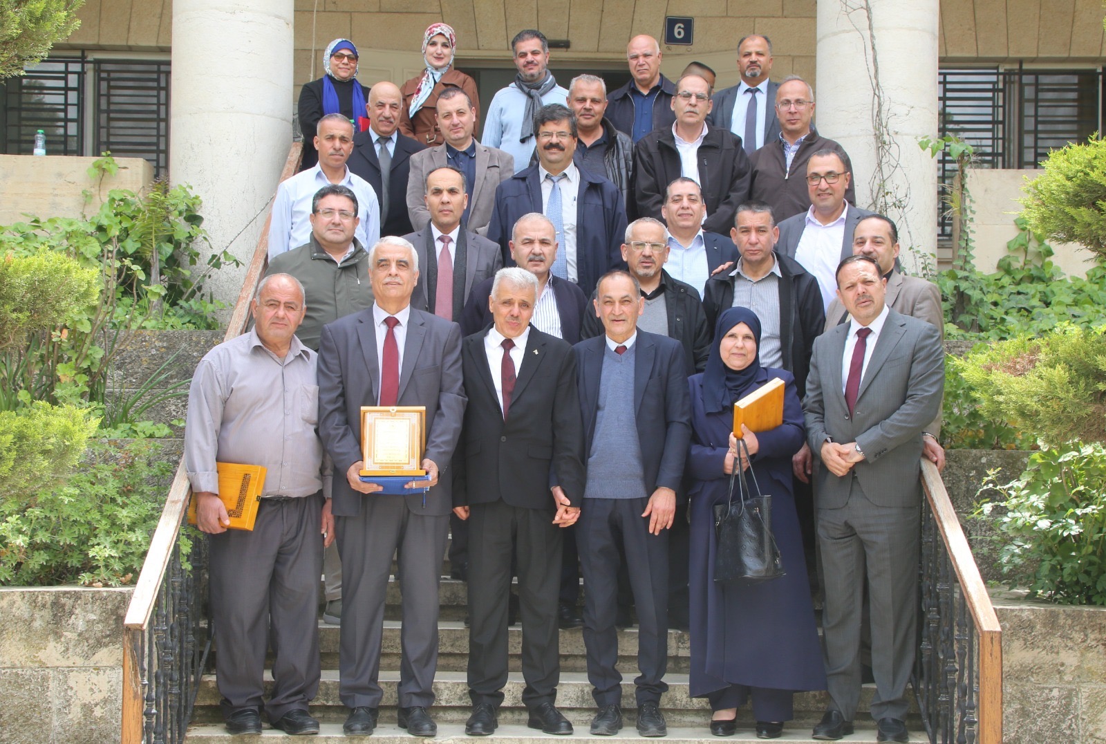 تكريم عدد من المتقاعدين