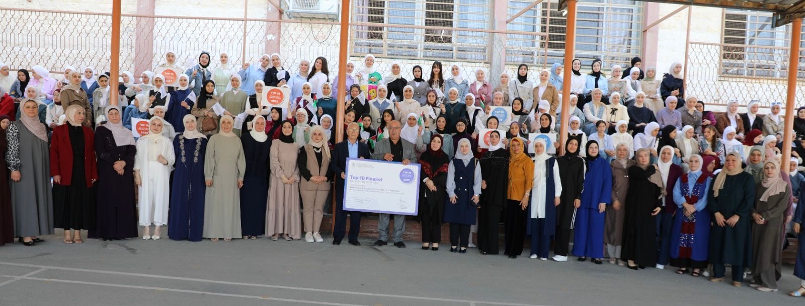 مدرسة السيدة سارة بالخليل تحصد فوزاً عالمياً